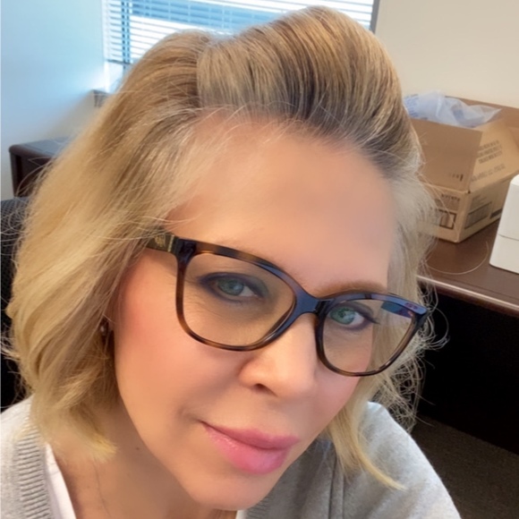 Meet your Posher, Lisa - Picture 1 of 1